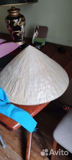 Вьетнамская шляпа с лентой