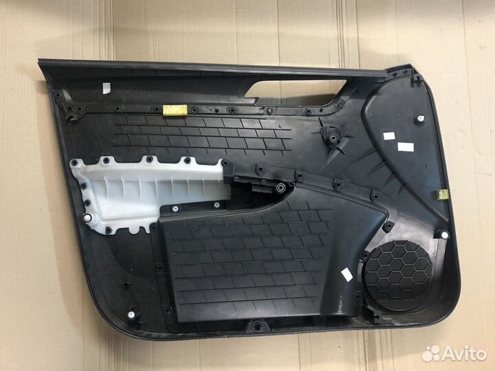 Дверная карта передней правой двери Skoda Rapid