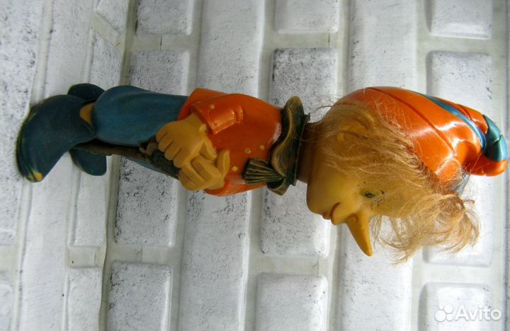 Игрушка Буратино с золотым ключиком старый резина