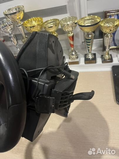 Игровой руль с педалями thrustmaster