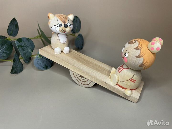 Игрушка Дepевяннaя качeли кот и девочка