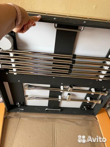 Стол для пирамиды шампанского