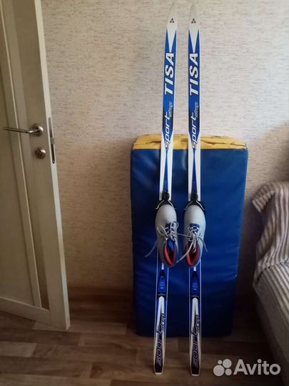 Лыжи и лыжные ботинки 36 размер