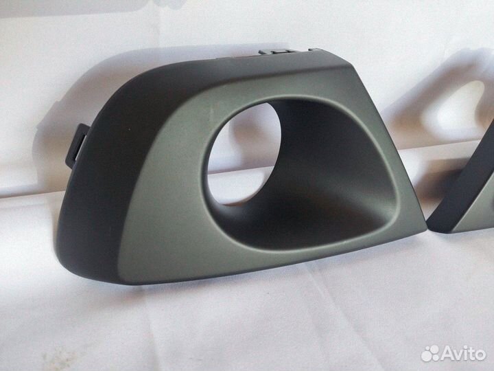 Крышка противотуманной фары правая Renault Duster