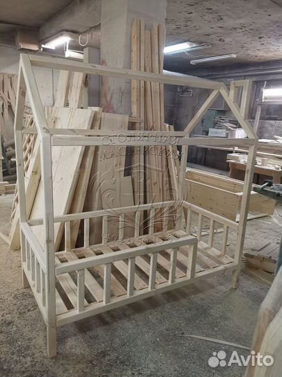 Кровать домик