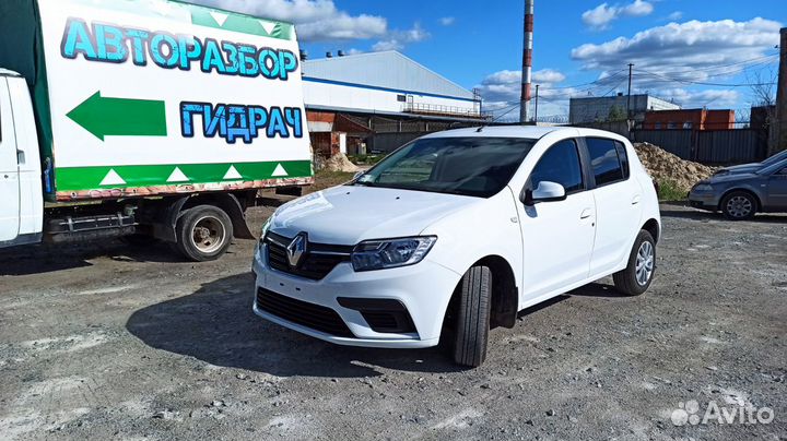 Стекло двери передней правой Renault Sandero 2 803
