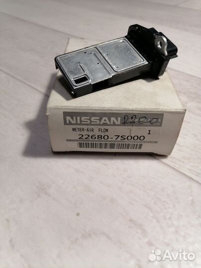 Датчик расхода воздуха Nissan