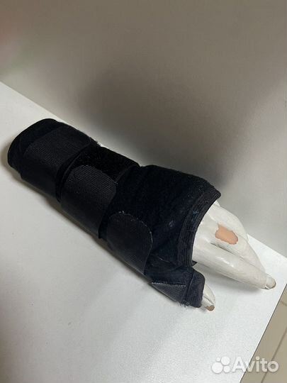 Ортез,фиксатор на запястье
