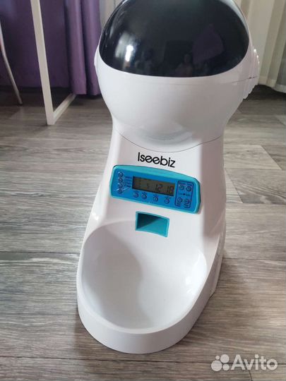 Автоматическая кормушка для кошек и собак