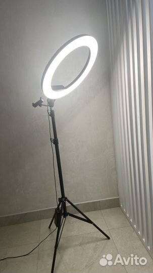 Кольцевая лампа 45 см со штативом