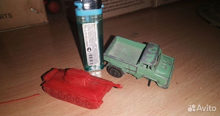 Пластиковый танчик и металлический грузовичок.СССР