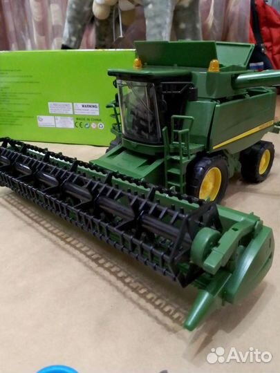 Комбайн игрушка джондир новый 45см с выгрузкой