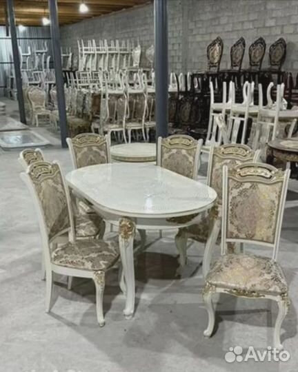 Кухонный стол со стульями на кухню