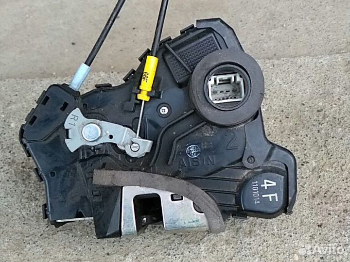 Замок передней правой Lexus LX 570