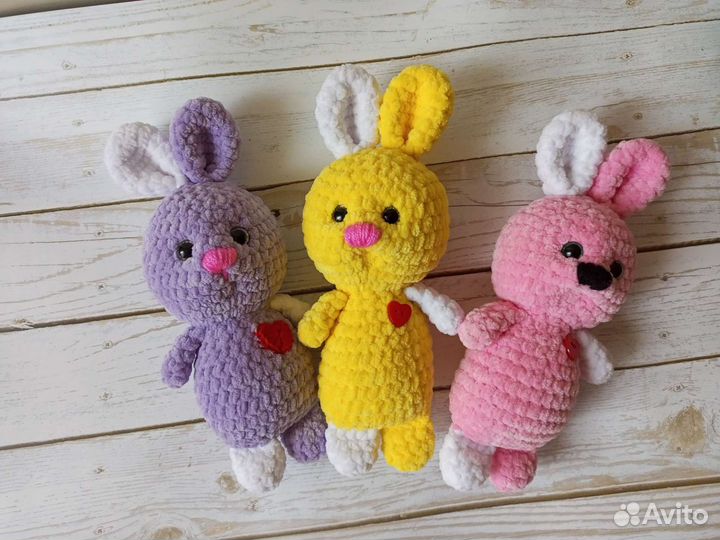 Вязаный зайчик плюшевый