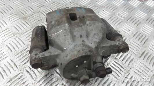 Суппорт тормозной передний правый toyota prius XW3