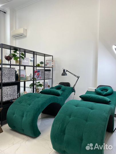 Анатомическая кушетка для наращивания ресниц