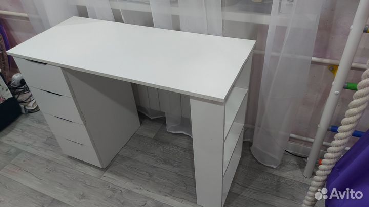 Письменный стол