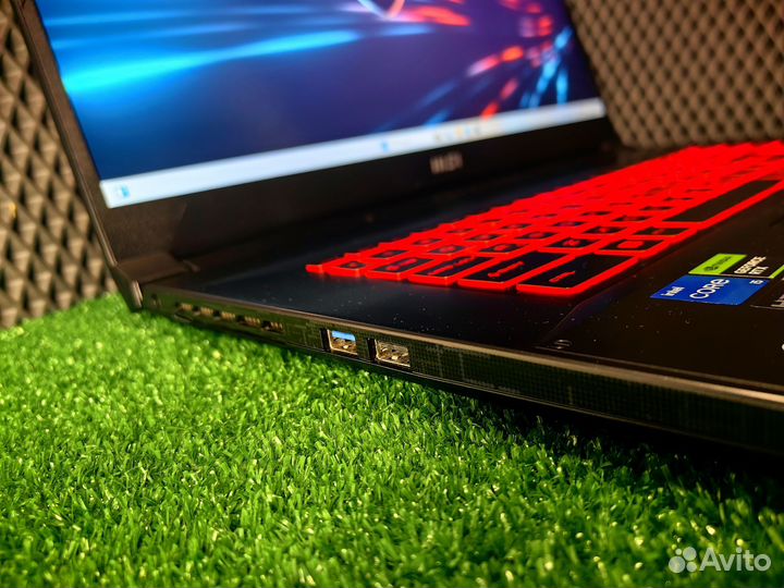 Ноутбук игровой MSI 17