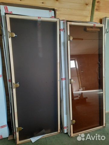 Дверь стеклянная в баню