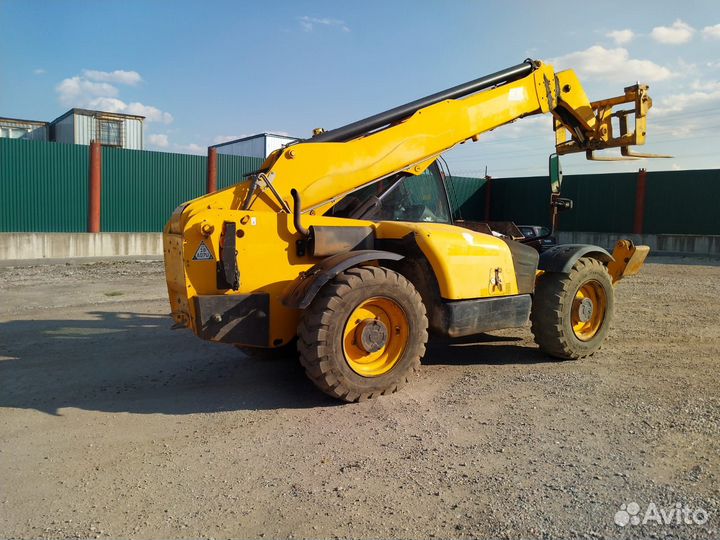Телескопический погрузчик JCB LOADALL 535-125, 2011