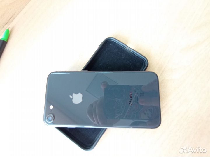 iPhone 8, 64 ГБ