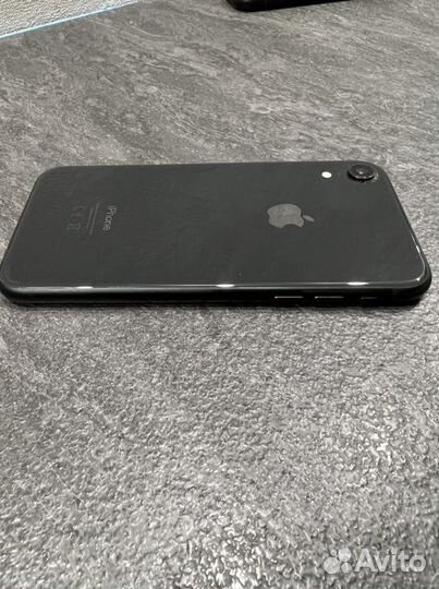 Телефон iPhone XR