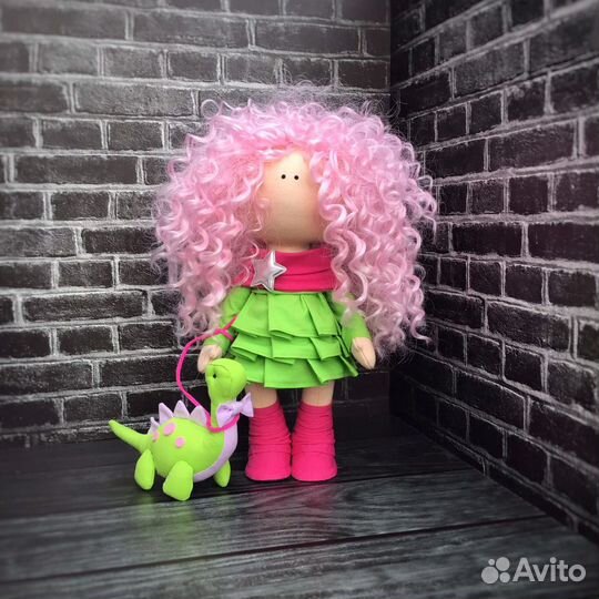 Интерьерная кукла «Кудряшка с динозавриком»