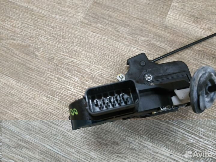 Замок двери передней правой LR Freelander 2