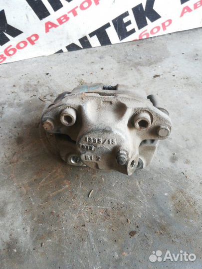 Суппорт передний правый Renault Logan 2014