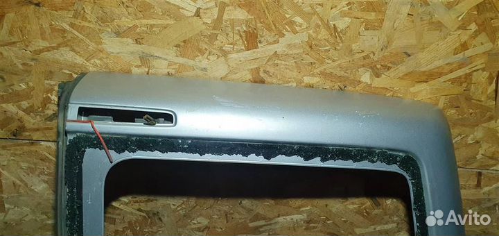 Дверь распашная правая Volkswagen Caravelle 2009