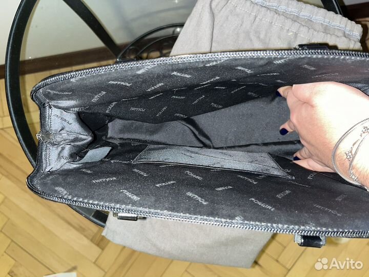 Сумка из натуральной кожи Pollini женская, черная