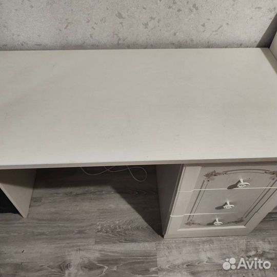 Школьный столик