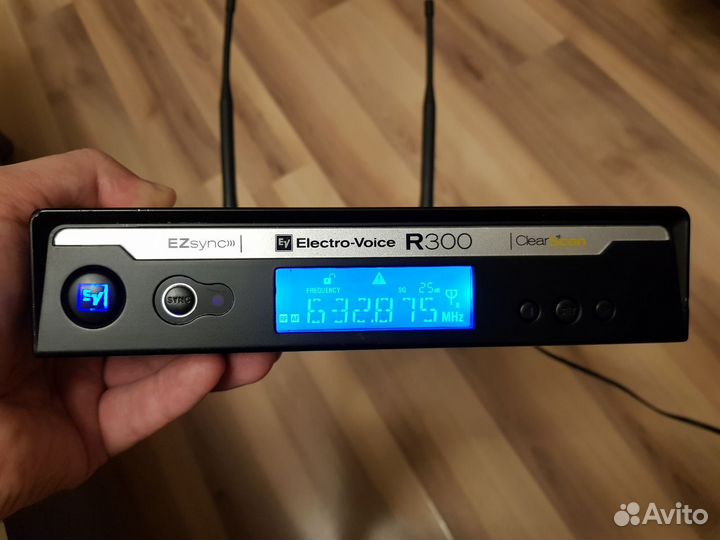 Радиомикрофон Electro-Voice R-300 white (белый)