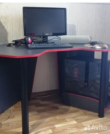 Компьютерный стол