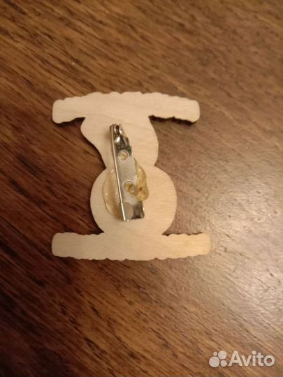 Значок на булавке