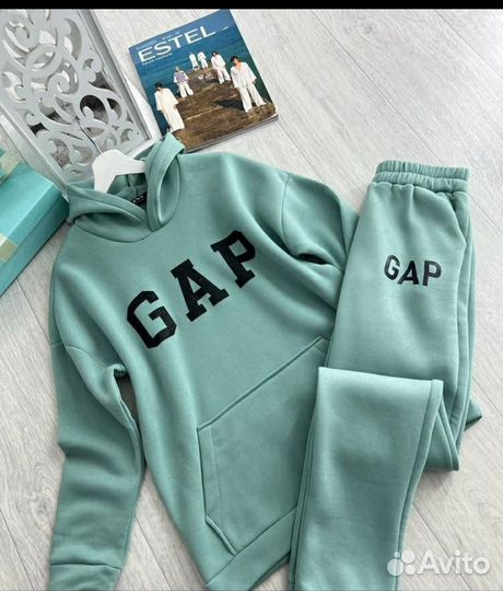 Женский спортивный костюм