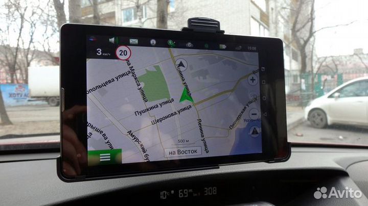 Большой планшет-навигатор Navitel T500 3G Auto