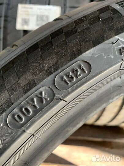 Michelin Pilot Sport 4 S 275/35 R22 и 315/30 R22 104Y