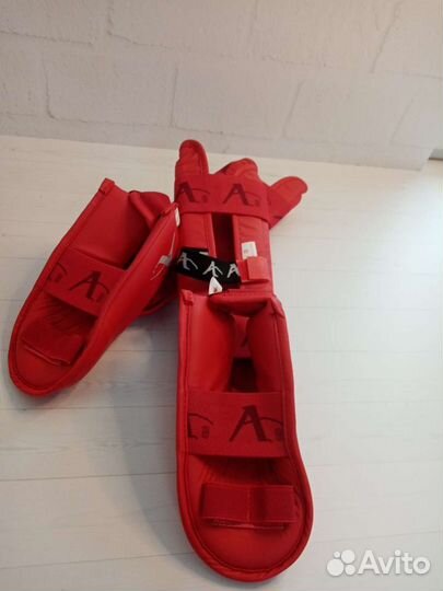 Защита голени и стопы красный