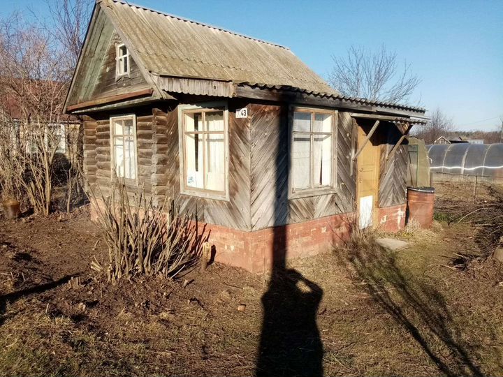 Дача 10,8 м² на участке 4 сот.