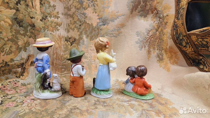 Фигурки детей фаянс, в стиле Capodimonte