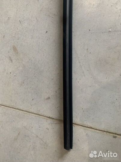 Уплотнитель стекла задний правый Hyundai Solaris