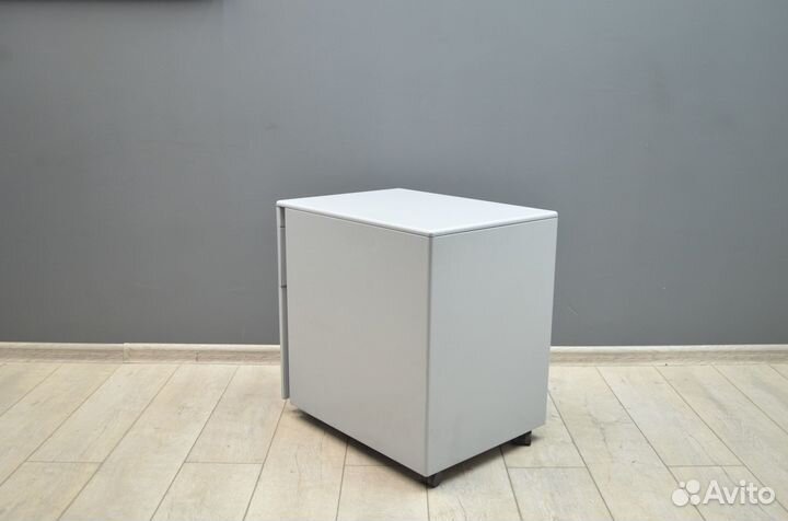 Тумба металлическая 3 ящика на колёсах