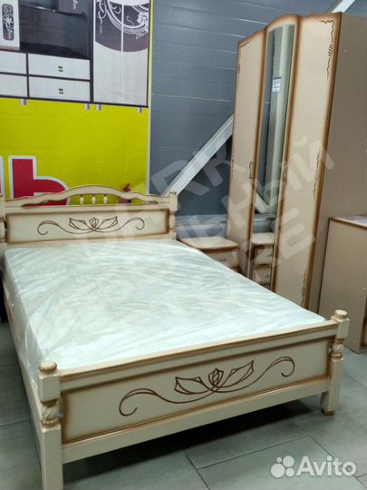 Кровать массив