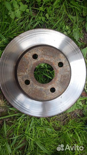 Рулевая рейка и тормозные диски на Тойота Королла