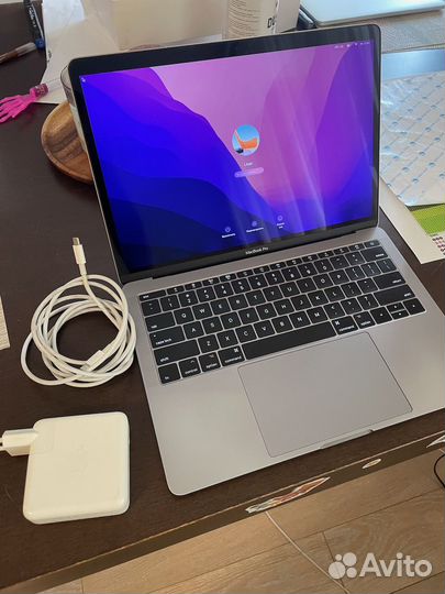 MacBook Pro 13 - 2016, Two Thunderbolt 3 ports