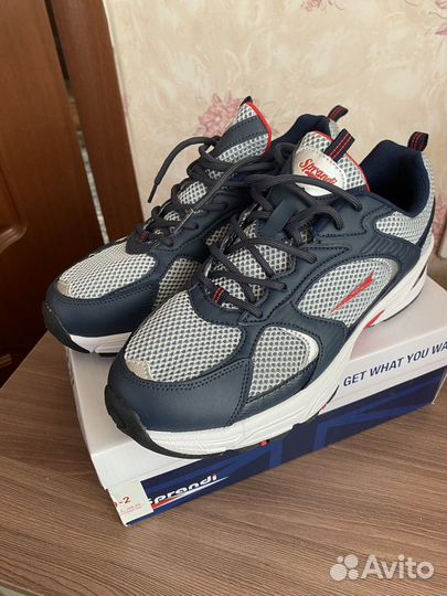 Кроссовки новые Sprandi
