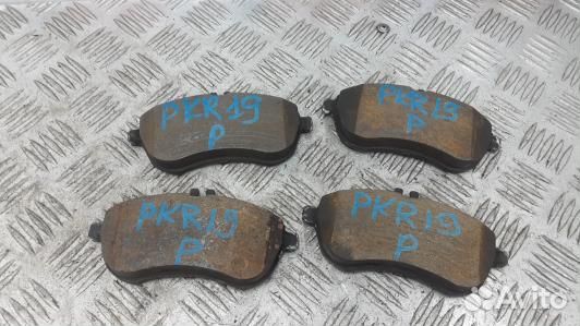 Тормозные колодки передние левые mercedes benz C-c