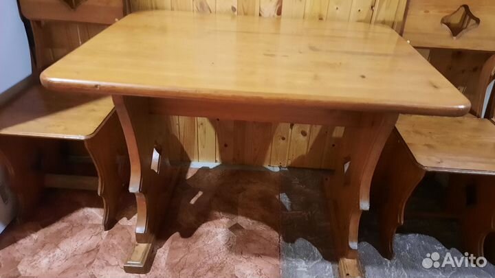 Стол и стулья из массива